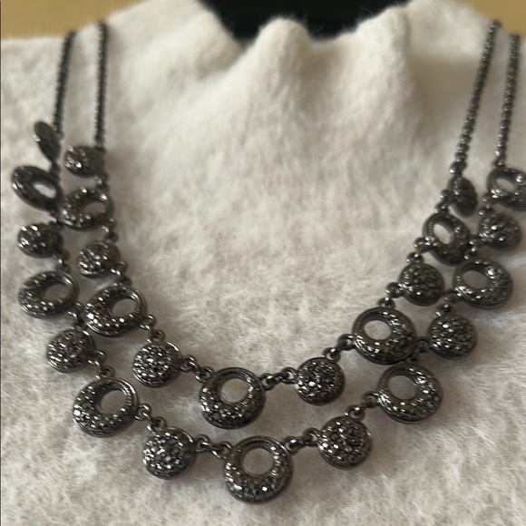 Elegant Black Necklace - Picture 4 of 8